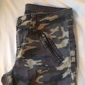 Camo skinny jeans